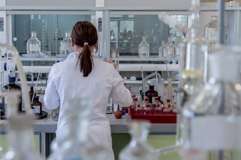 labor, analyse, chemie, forschung, chemiker, phd, diagnose, krankenhaus, reagenzgläser, medizinisch, arzt, medizin, tests, behandlung, diagnostiker, die gesundheit, experimente, untersuchung, untersuchen, forscher, blau gesundheit, blue hospital, blue medical, blau-ärzte, blau forschung, blue lab, blau test, blau-labor, blau chemie, labor, labor, labor, labor, labor, chemie, forschung, forschung