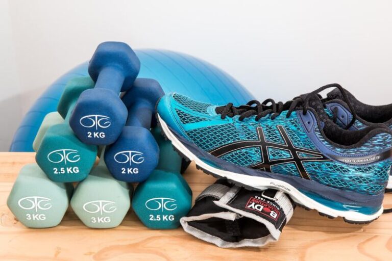 hanteln, schuhe, turnschuhe, gummischuhe, fitness, fitnessstudio, training, trainieren, ausübung, die gesundheit, fit, stärke, bodybuilding, pilates, trainer, laufschuhe, herz-kreislauf, physio-therapie, wellness, fitness, fitness, fitness, fitness, fitness, training