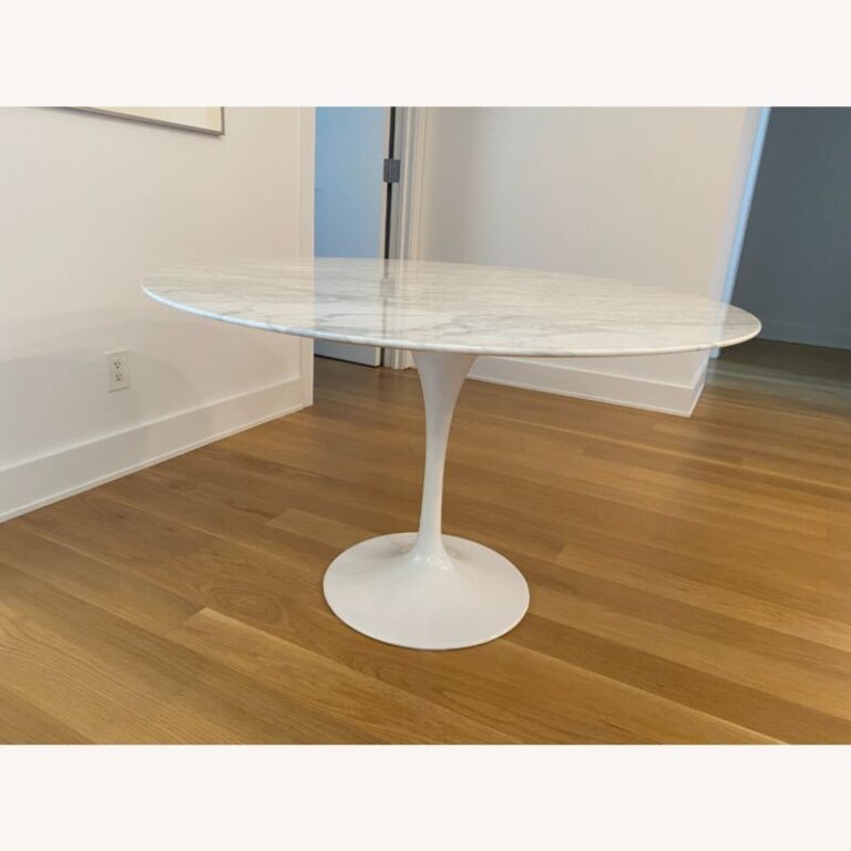 Replica Eero Saarinen Tulip Dining Table - AptDeco